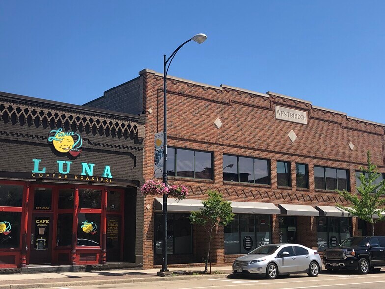 320 Main Ave, De Pere, WI à louer - Photo du bâtiment - Image 1 de 4