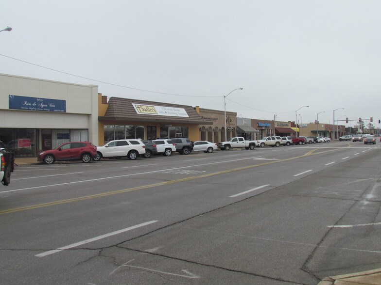 419-421 SW C Ave, Lawton, OK à louer - Photo du bâtiment - Image 2 de 8