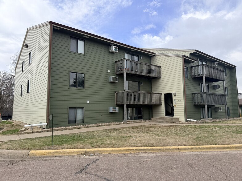 4304 E 26th St, Sioux Falls, SD à vendre - Photo du bâtiment - Image 3 de 8