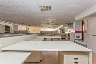 Plus de détails pour Multi-résidentiel à vendre