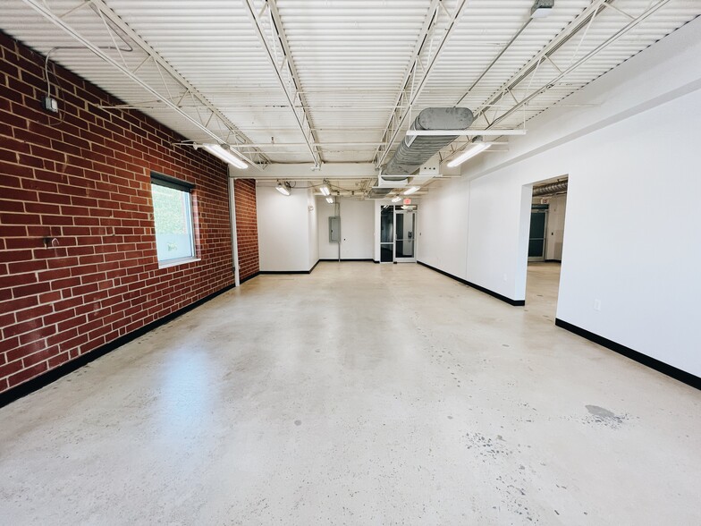 1401 Central Ave, Charlotte, NC for lease - Interior Photo - Image 2 of 3