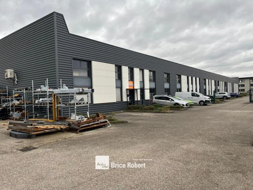 Flex dans Saint-Priest à louer Photo du bâtiment- Image 1 de 7