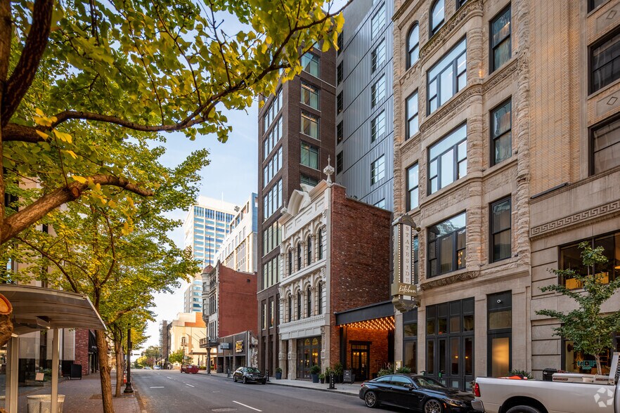 210 4th Ave N, Nashville, TN à louer - Photo du bâtiment - Image 2 de 4