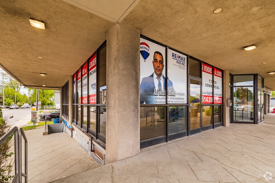 400 Boul Curé-Labelle, Laval, QC à vendre - Photo du bâtiment - Image 2 de 7