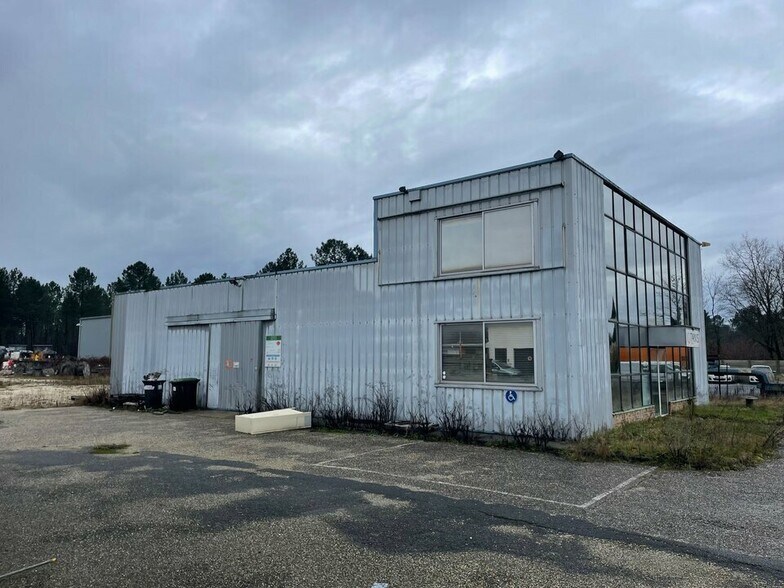 Industrial in Saint-Jean-d'Illac for lease - Building Photo - Image 3 of 12
