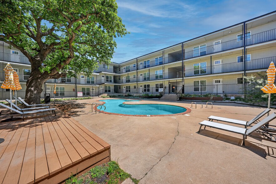 4210 Red River St, Austin, TX à vendre - Photo du bâtiment - Image 1 de 12