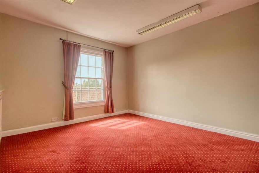 8-10 Millgate, Thirsk for lease - Building Photo - Image 3 of 12