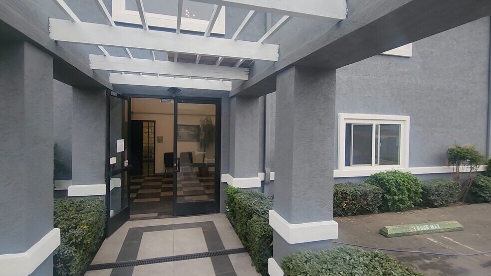 312 S Juniper St, Escondido, CA à louer - Vidéo sur l’inscription commerciale - Image 3 de 18