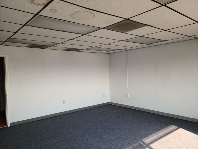 1326 H St, Bakersfield, CA for lease - Building Photo - Image 3 of 7