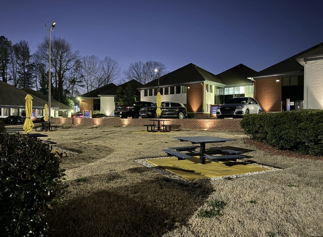 5815 Live Oak Pky, Norcross, GA à louer Photo principale- Image 1 de 6