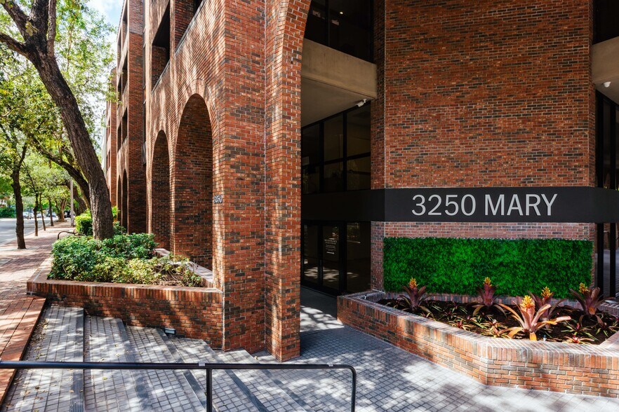 3250 Mary St, Coconut Grove, FL à louer - Photo du bâtiment - Image 2 de 24