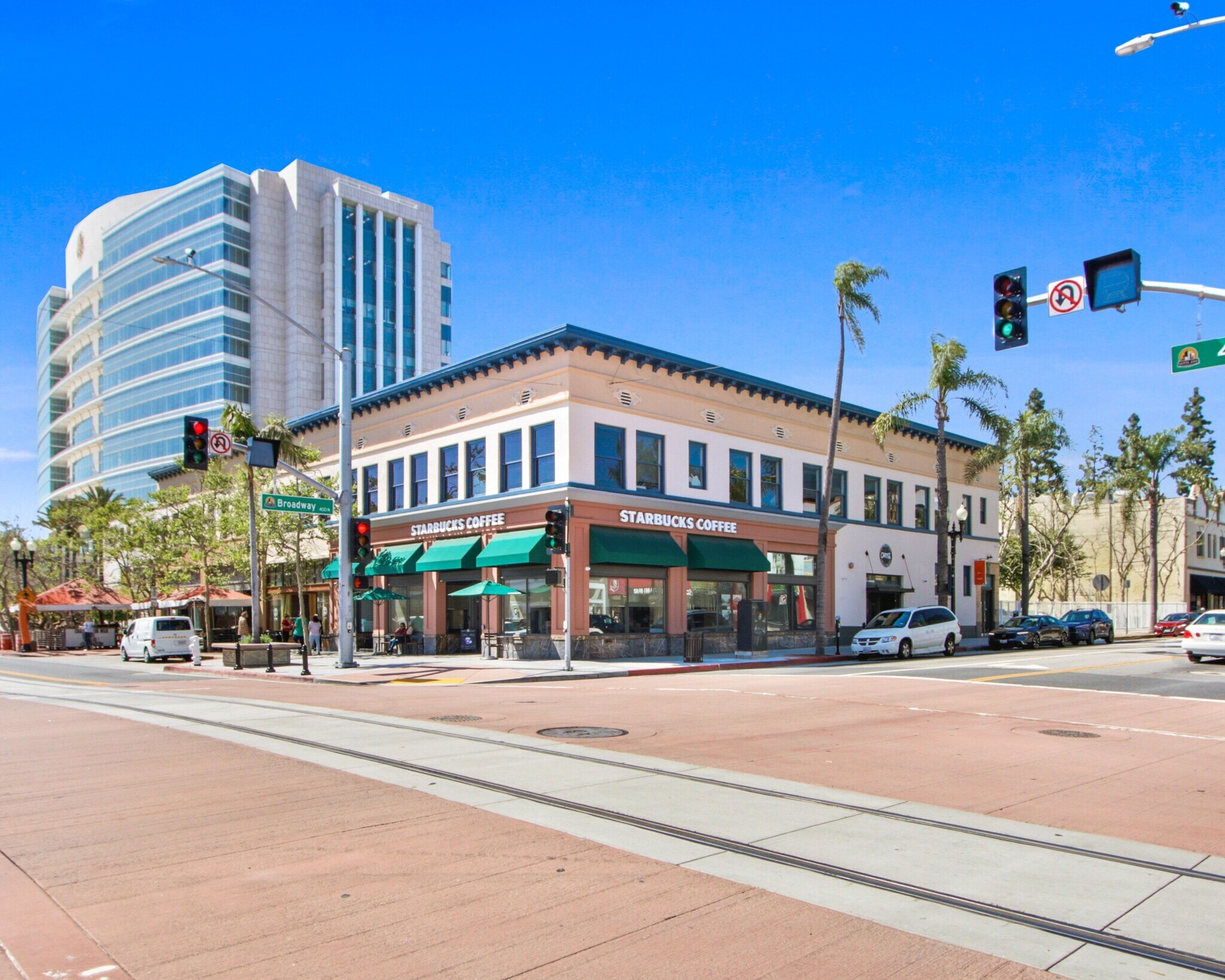 400 N Broadway, Santa Ana, CA à louer Photo principale- Image 1 de 4