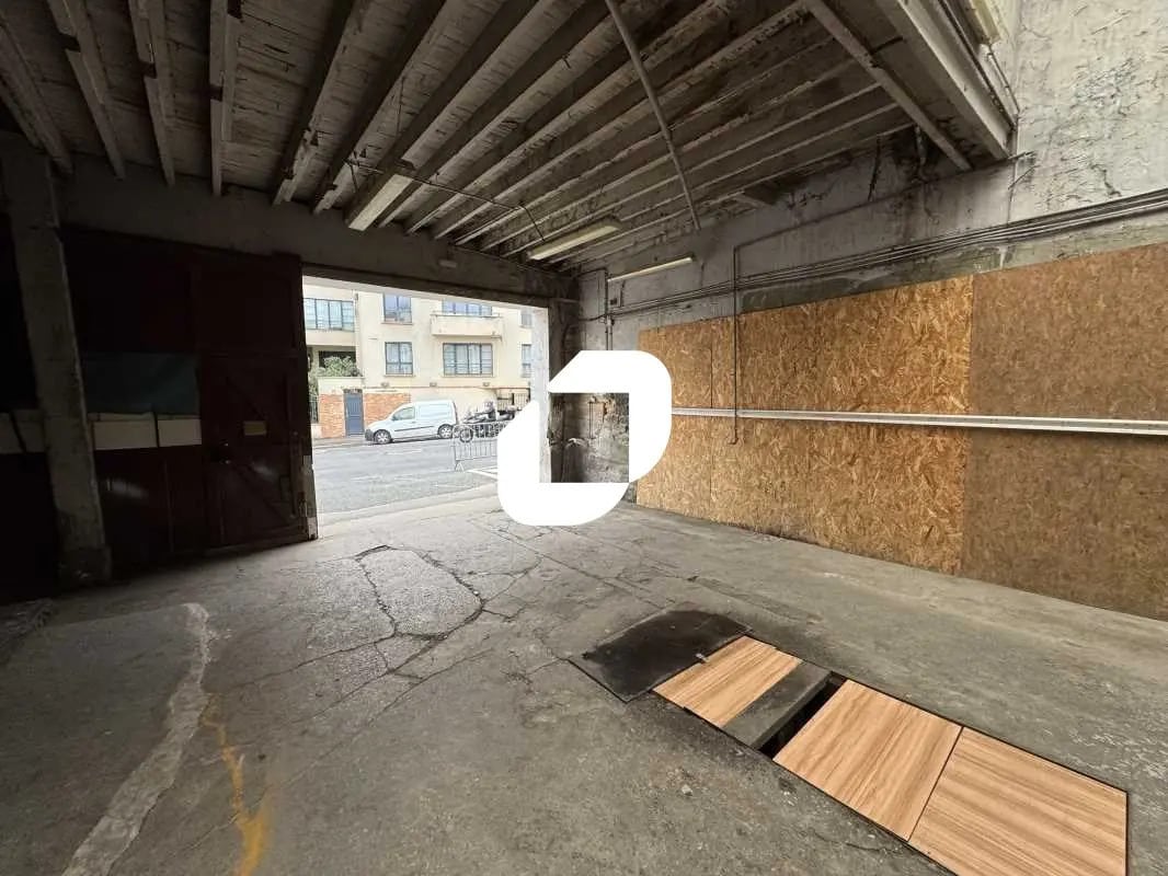 Flex in Vanves for lease Interior Photo- Image 1 of 13