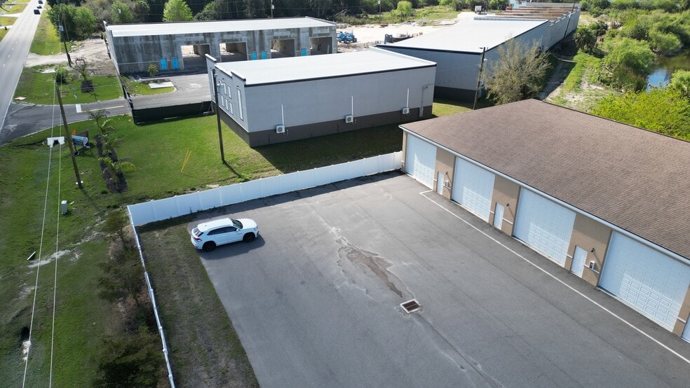 3921 Taylor, Punta Gorda, FL à vendre - Photo du bâtiment - Image 3 de 9