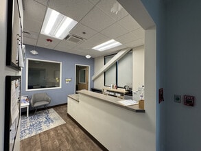 711 NE Halsey St, Portland, OR for lease Building Photo- Image 1 of 4