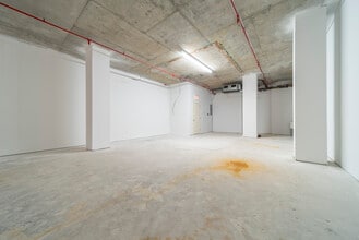 124-28 Queens Blvd, Kew Gardens, NY à louer Photo du bâtiment- Image 2 de 4