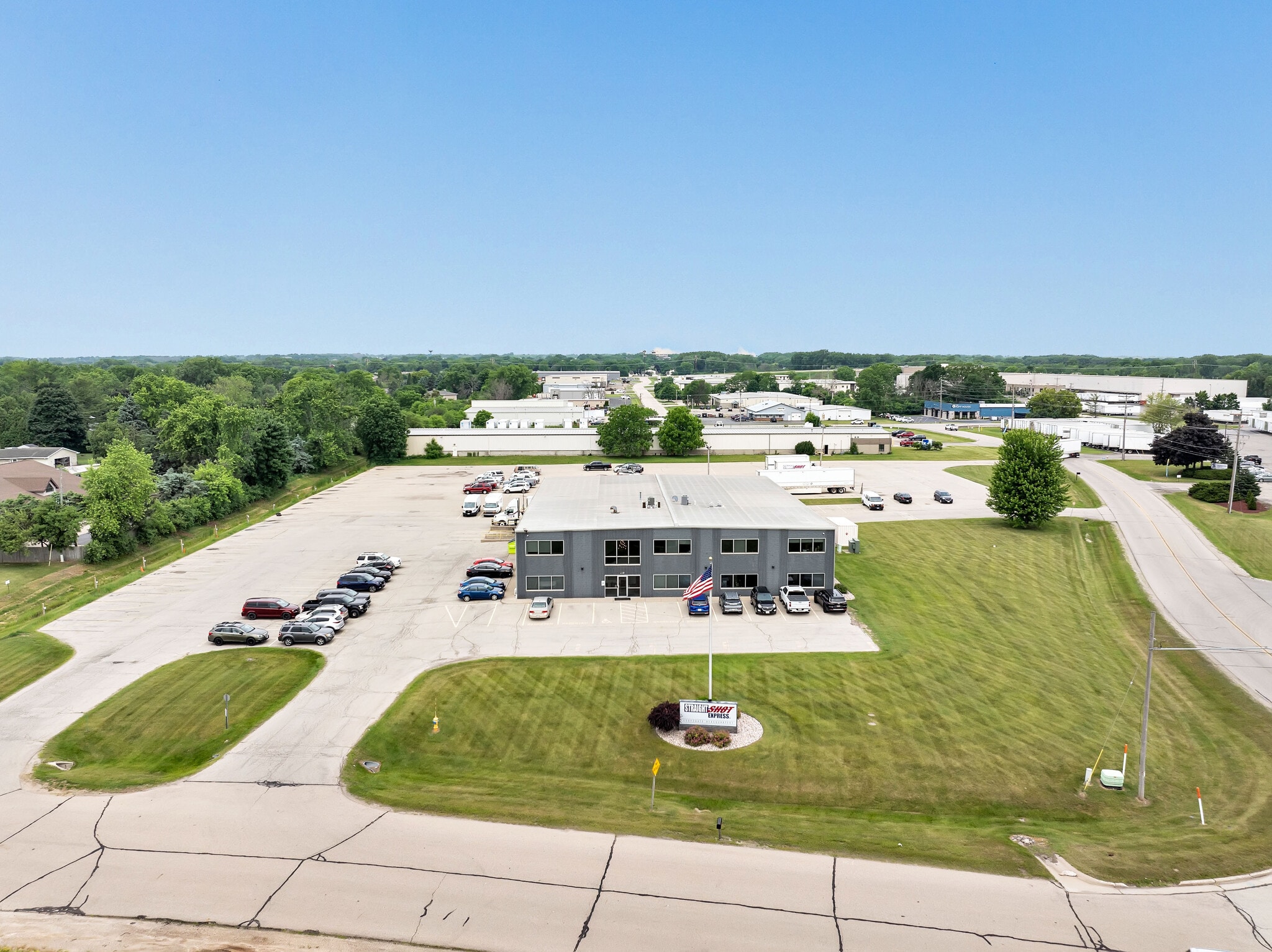 800 Kuehn Ct, Neenah, WI for lease Building Photo- Image 1 of 26