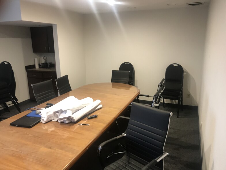 4403 SE Roethe Rd, Milwaukie, OR for lease - Building Photo - Image 2 of 13