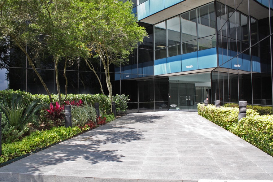 10850 Richmond Ave, Houston, TX for lease - Building Photo - Image 3 of 13