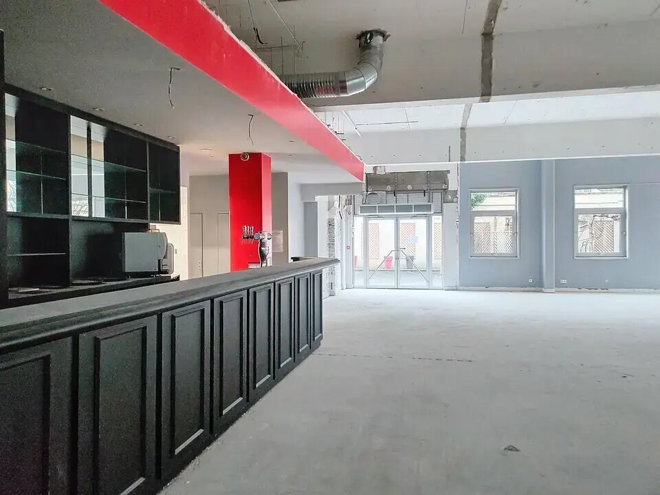 Office in Saint-Cloud for lease Interior Photo- Image 1 of 5