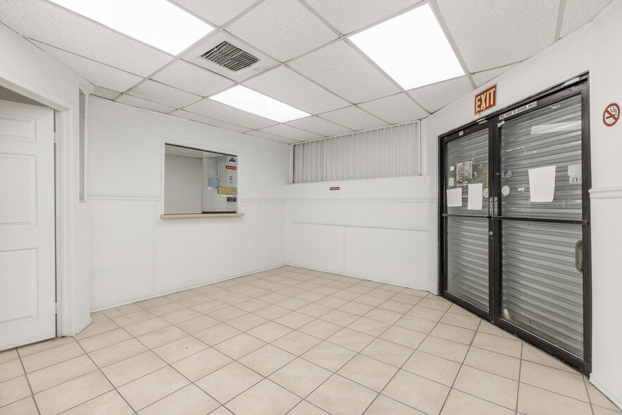 1600 W Pico Blvd, Los Angeles, CA for lease - Interior Photo - Image 2 of 10