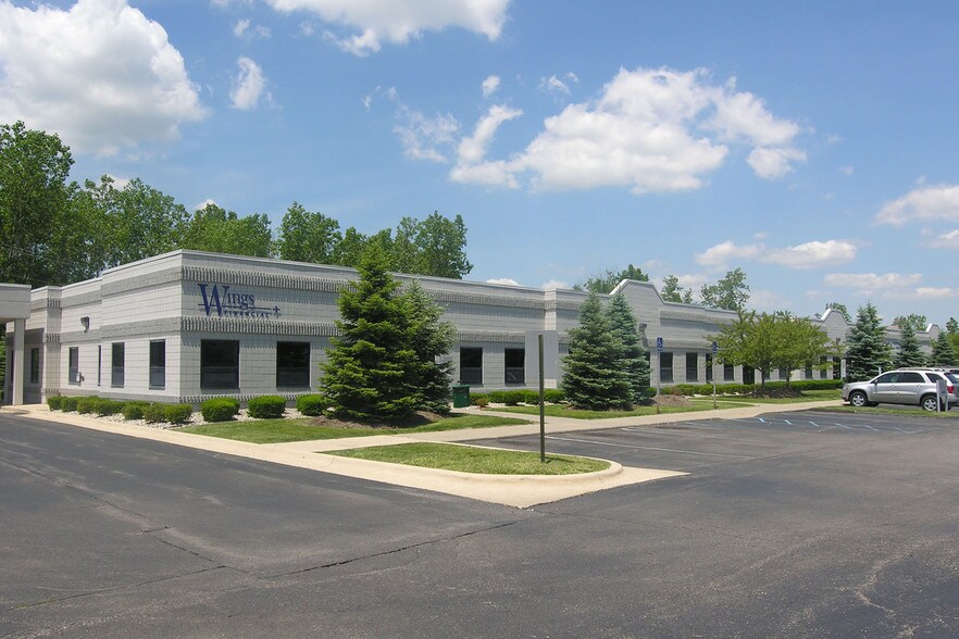 11200 Metro Airport Center Dr, Romulus, MI for lease - Primary Photo - Image 1 of 7