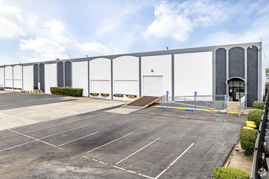 15205-15235 Stafford St, City of Industry, CA à louer - Photo du bâtiment - Image 2 de 14