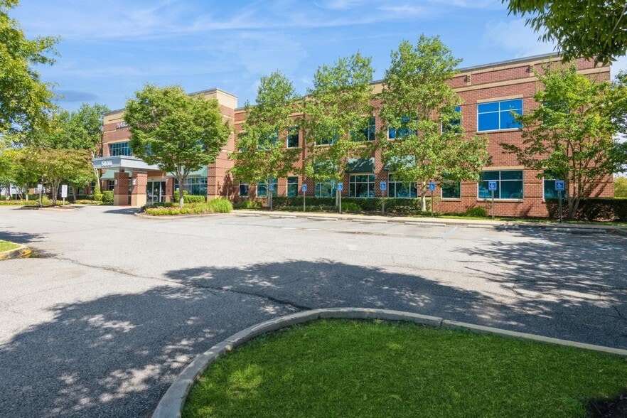 5838 Harbour View Blvd, Suffolk, VA à louer - Photo du bâtiment - Image 3 de 5