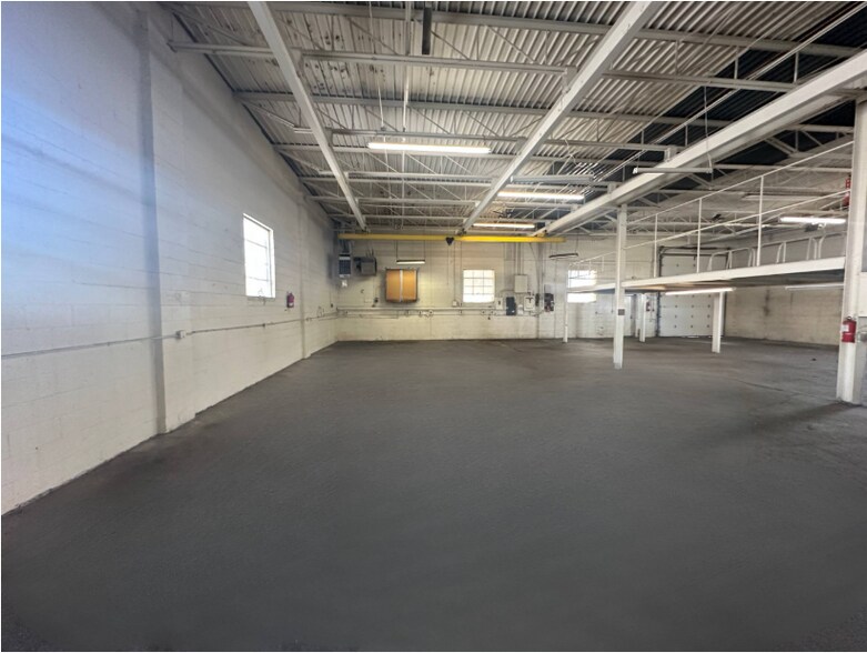 26674 Liberal St, Center Line, MI à vendre - Photo intérieure - Image 2 de 4