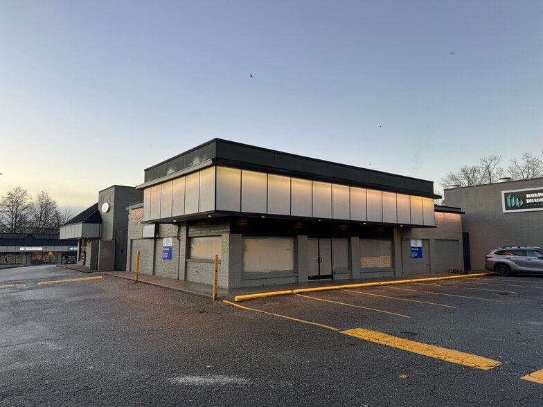 1192-1198 Lansdowne Dr, Coquitlam, BC for lease - Building Photo - Image 2 of 2