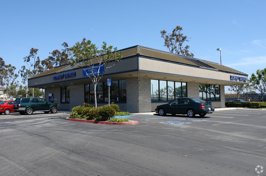 7211 Warner Ave, Huntington Beach, CA for lease - Building Photo - Image 3 of 8