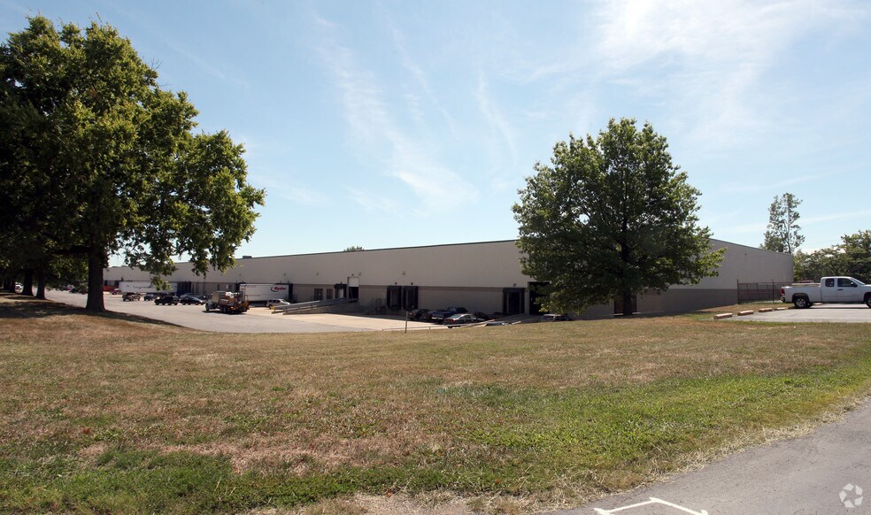5501-5525 W Minnesota St, Indianapolis, IN à louer - Photo du bâtiment - Image 2 de 2