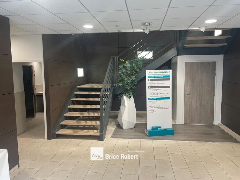18 Chemin Des Cuers, Dardilly for lease - Interior Photo - Image 3 of 6