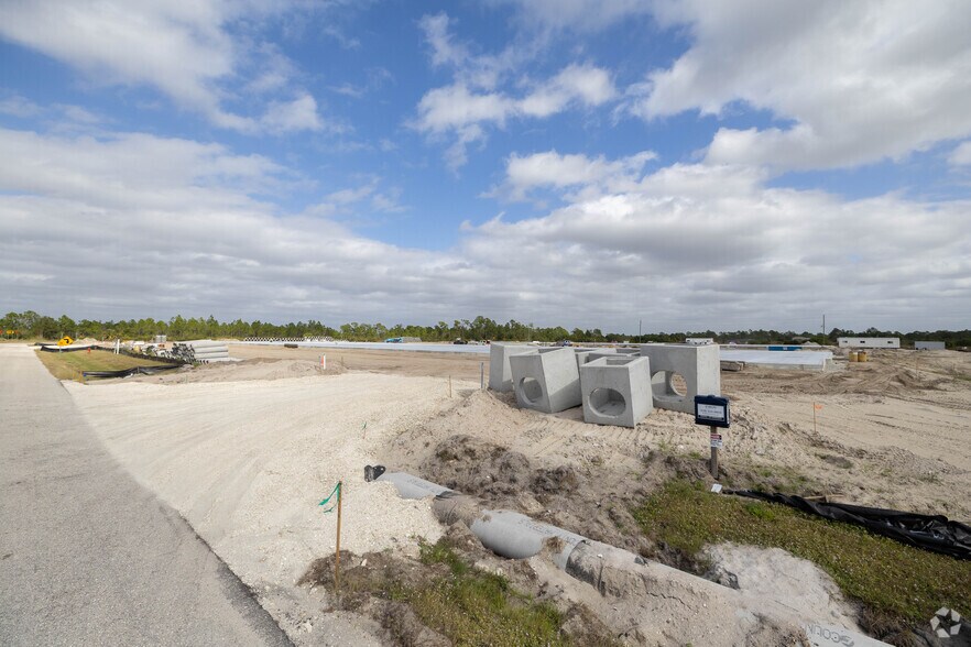 8001 Northup Dr, Punta Gorda, FL for sale - Primary Photo - Image 1 of 5