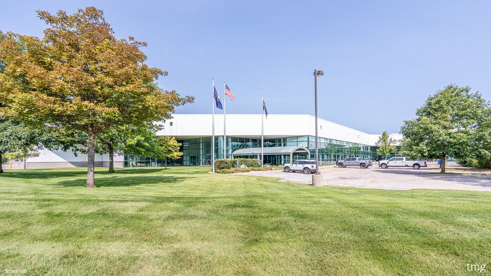 100 Harbor Dr, Charlevoix, MI for sale - Building Photo - Image 2 of 10
