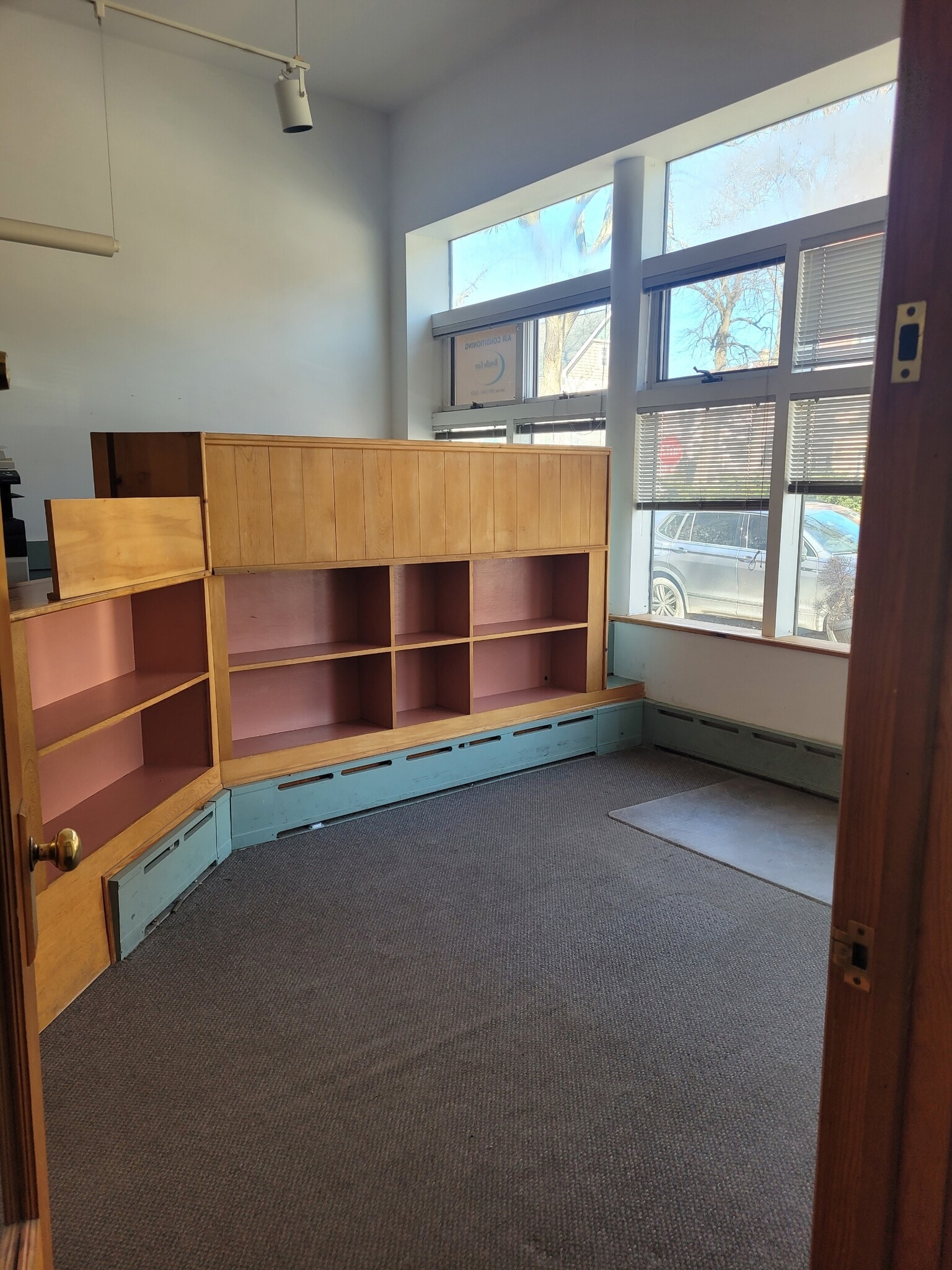 1124 Florence Ave, Evanston, IL for lease Interior Photo- Image 1 of 4