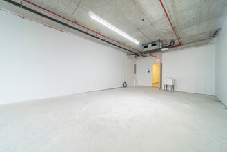 124-28 Queens Blvd, Kew Gardens, NY à louer Photo du bâtiment- Image 1 de 4