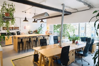 Rue Pelleport, Paris for lease Interior Photo- Image 1 of 5