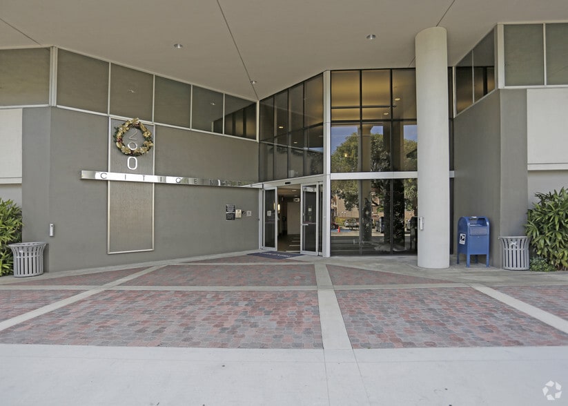 290 NW 165th St, North Miami Beach, FL for lease - Building Photo - Image 3 of 15