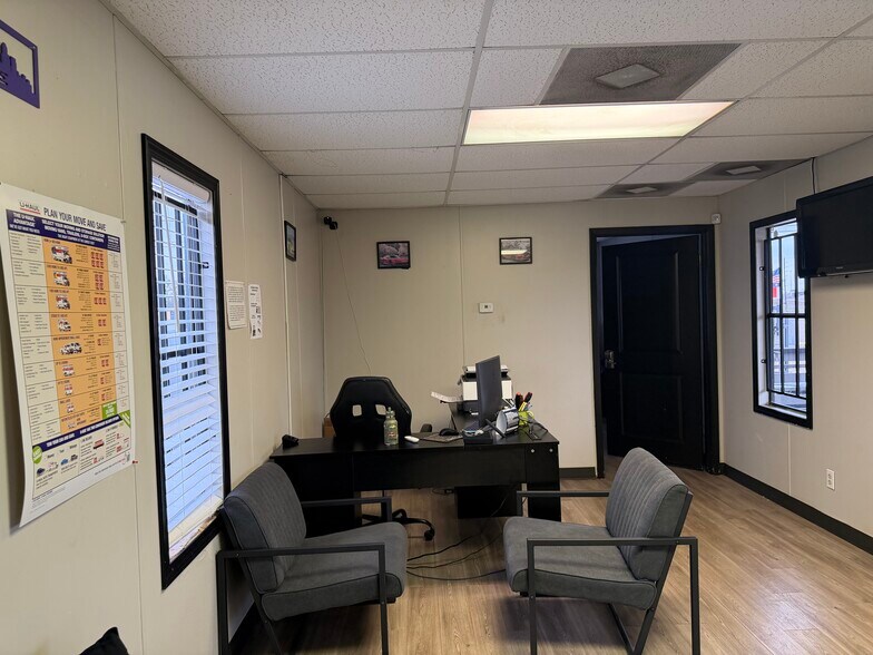 11055 Eastex Fwy, Houston, TX à vendre - Photo du bâtiment - Image 2 de 11