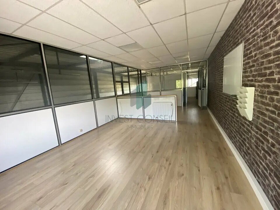 Office in Le Plessis-Bouchard for lease Building Photo- Image 1 of 11