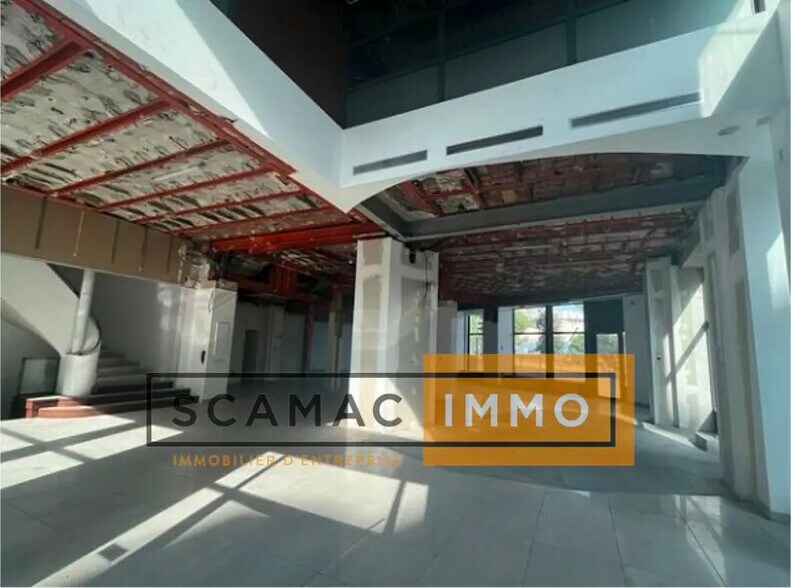 Retail in Marseille for lease - Interior Photo - Image 2 of 4