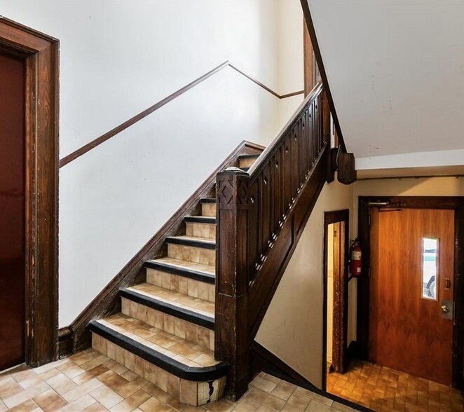 305 Waverley St W, Ottawa, ON à vendre - Hall d’entrée - Image 1 de 1