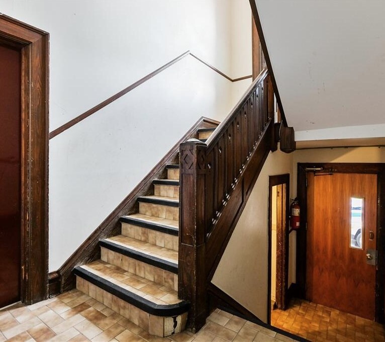 305 Waverley St W, Ottawa, ON for sale Lobby- Image 1 of 1