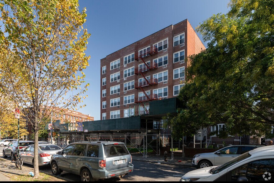 207 Ocean Pky, Brooklyn, NY à vendre - Photo du bâtiment - Image 3 de 17