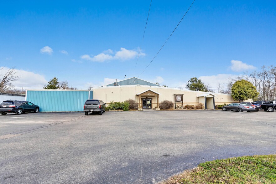 715 Redfield St, Waupaca, WI à vendre - Photo du bâtiment - Image 1 de 11