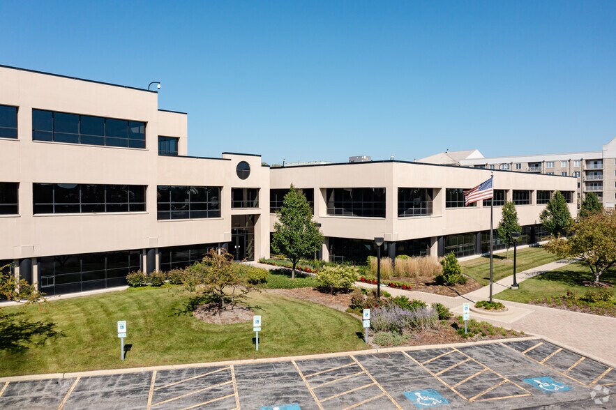360 E 22nd St, Lombard, IL à louer - Photo du bâtiment - Image 1 de 6