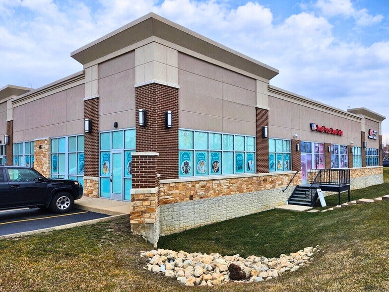 2101 Sycamore Rd, Dekalb, IL for lease - Building Photo - Image 3 of 9