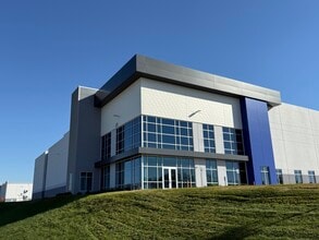 825 Beechcroft Rd, Spring Hill, TN for lease Interior Photo- Image 1 of 14