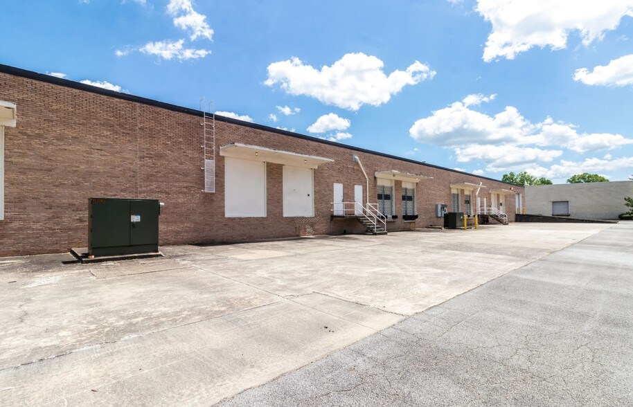 730-760 Great Sw Pky SW, Atlanta, GA à louer - Photo du bâtiment - Image 2 de 4